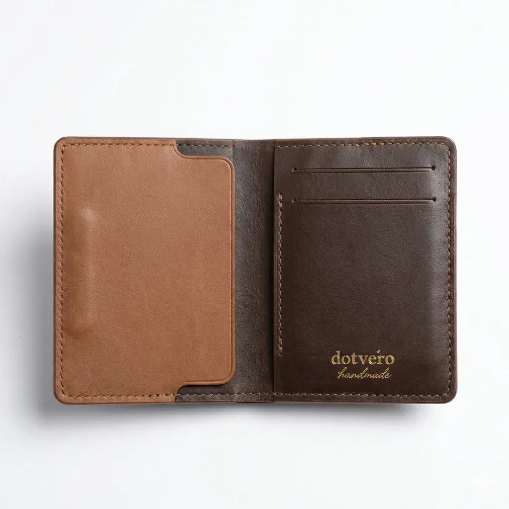 MINI WALLET WITH MAGNETIC LOCK