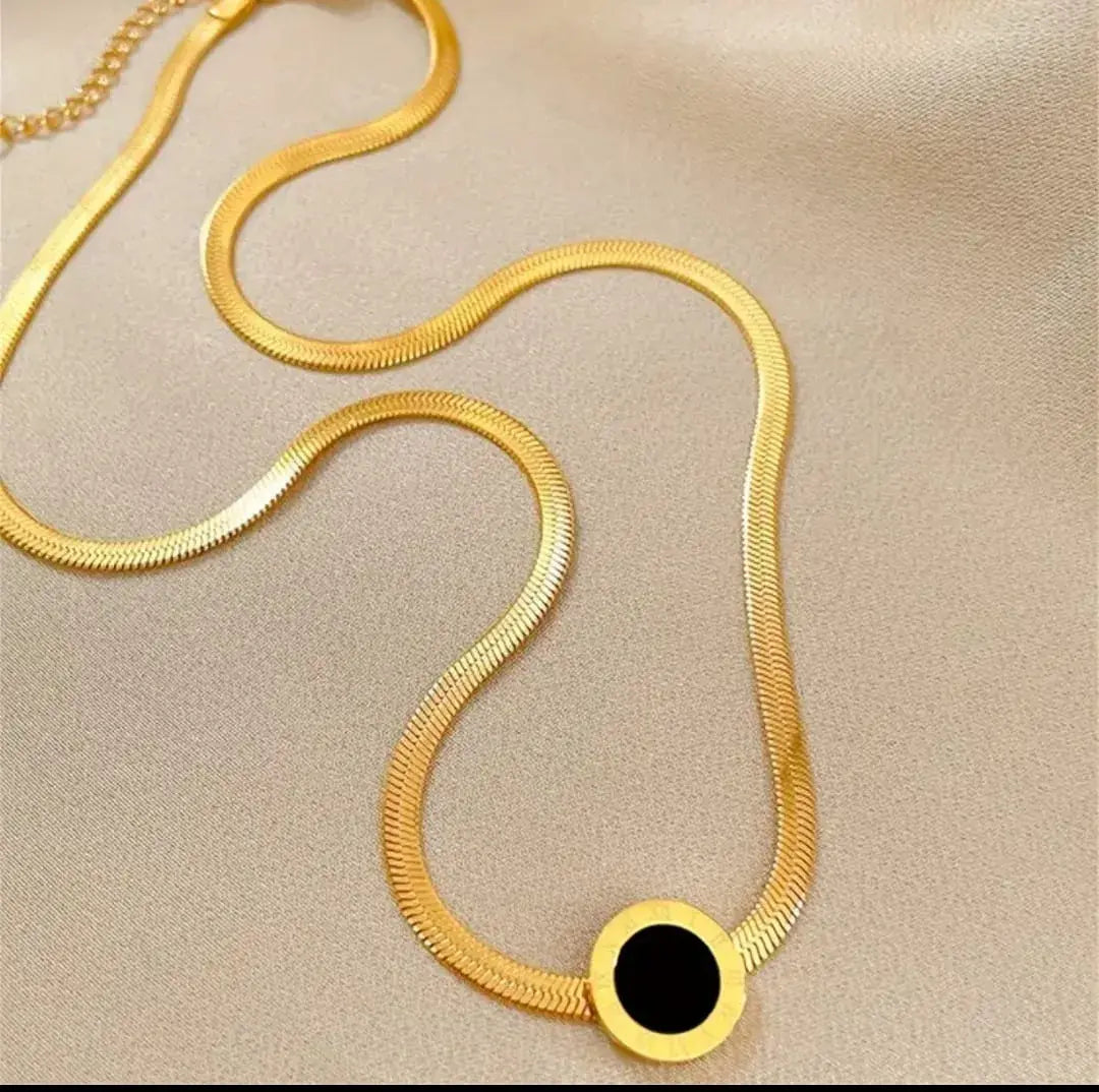 NIGHTFALL GOLDEN PENDANT